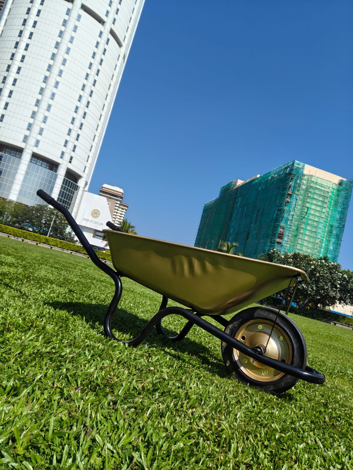 Rent or similar products at EventRentals.lk The Booze Barrow - Image 3
